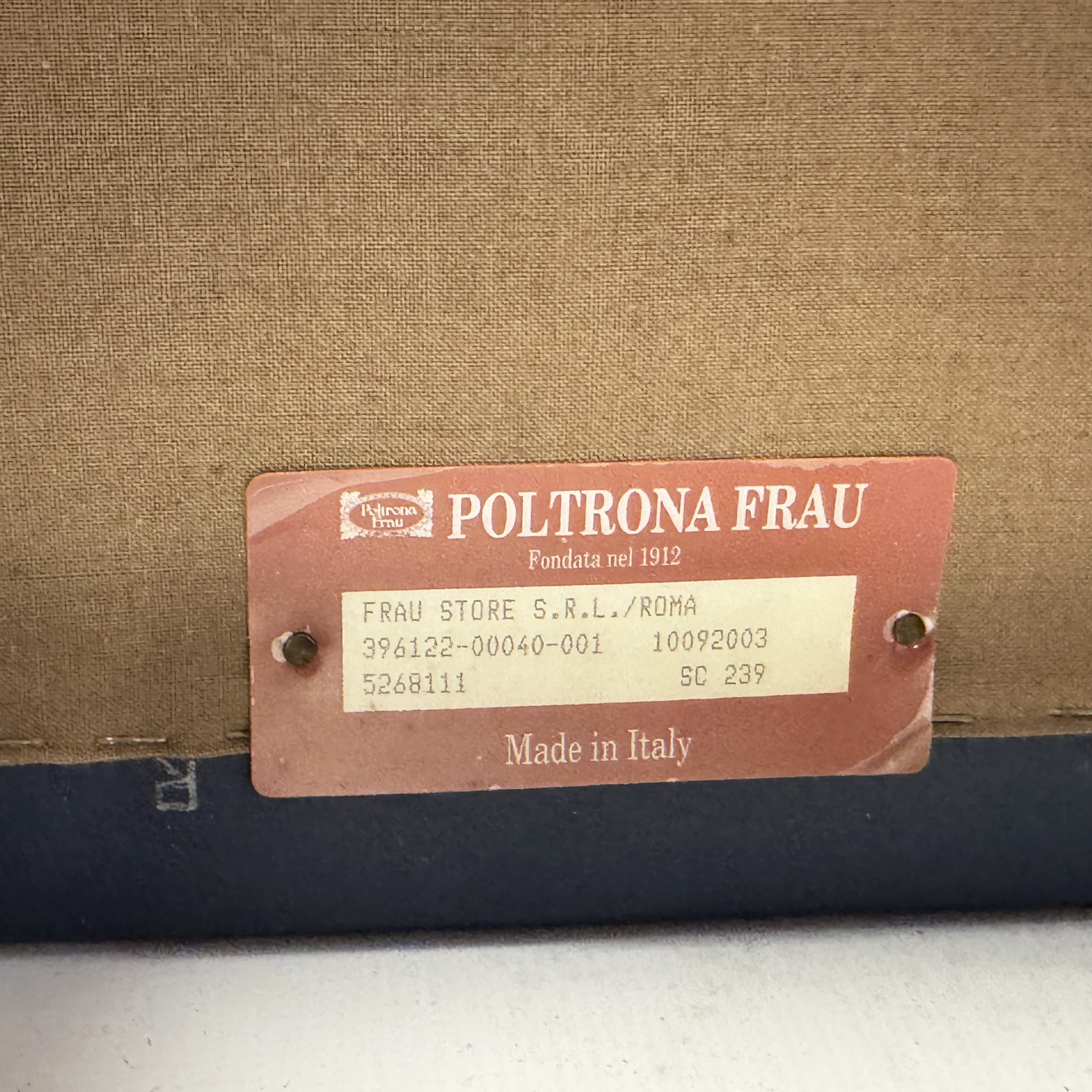 Shigeru Uchida - Poltrona “Moji” in pelle imbottita e legno verniciato