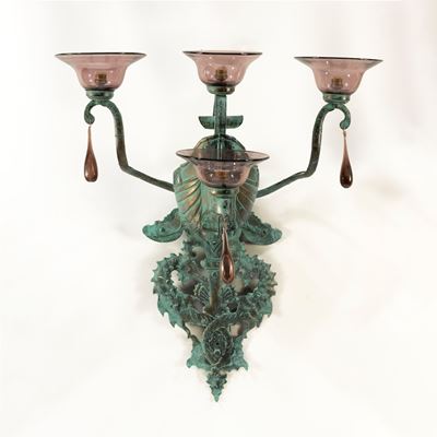 Lampada da parete in ferro e vetro soffiato colorato