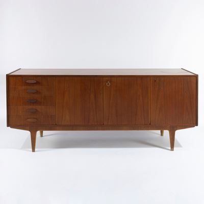 Svezia anni ’60, Sideboard in legno con etichetta di produzione