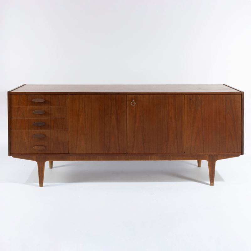 Svezia anni ’60, Sideboard in legno con etichetta di produzione