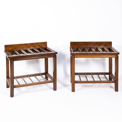 Fratelli Strada, Coppia di tavolini portavaligie in legno e metallo cromato (anni ’60)