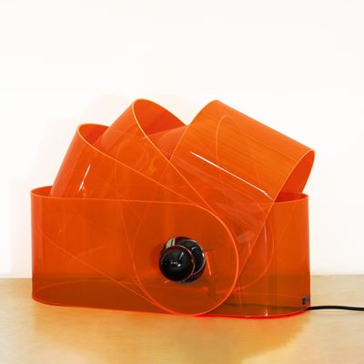 Prod. Design Centre, lampada da tavolo in perspex (mod. Gherpe)