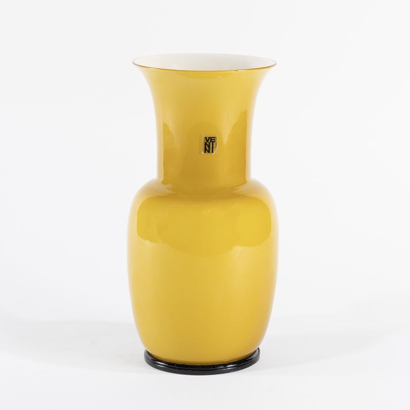 Venini, Vaso in vetro opalino colorato, Murano anni 70