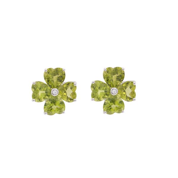 18kt white gold with peridots and diamonds four-leaf clover earrings