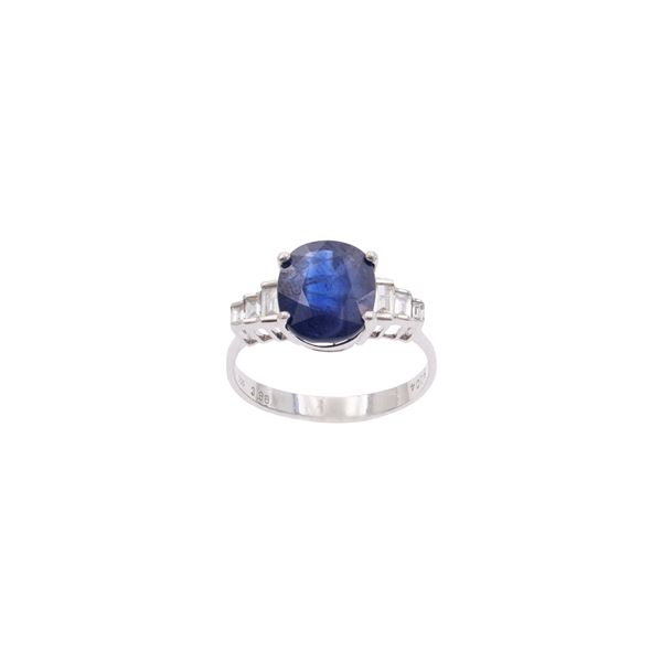 18kt white gold with natural sapphire and diamonds ring