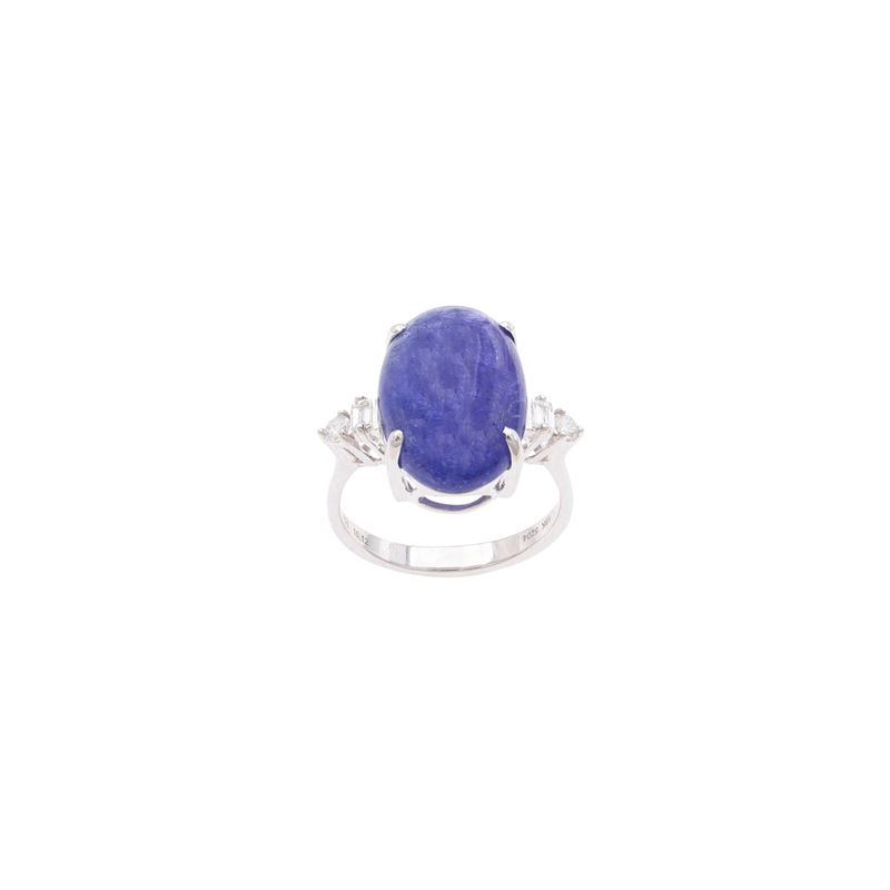 Oro bianco 18 kt, anello con tanzanite cabochon e diamanti