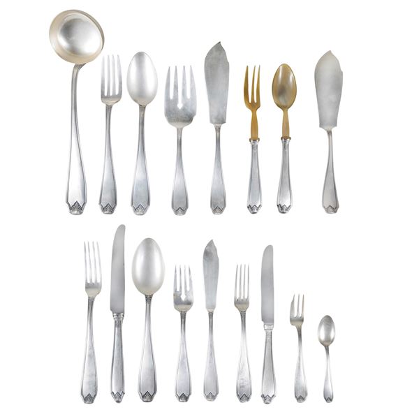 Silver cutlery service (128)