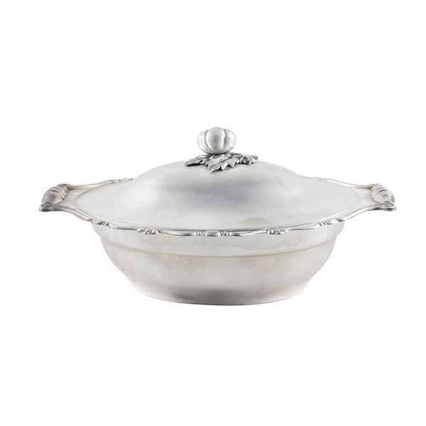 Silver vegetable dish