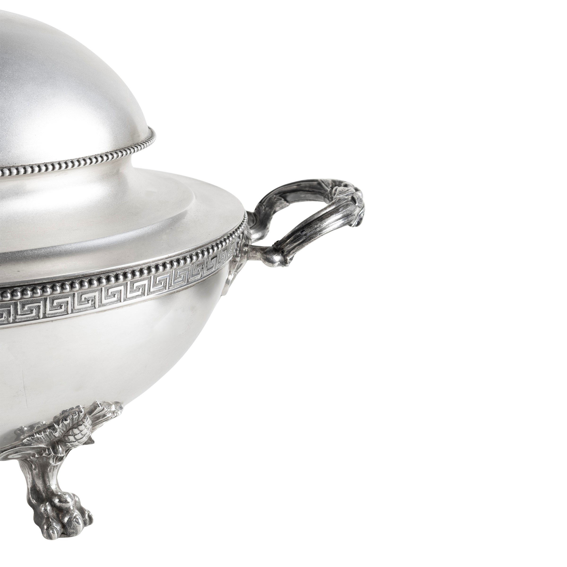 Edward C. Moore, Servizio da tavola Tiffany & Co. in argento con zuppiera e due legumiere (New Yo...
