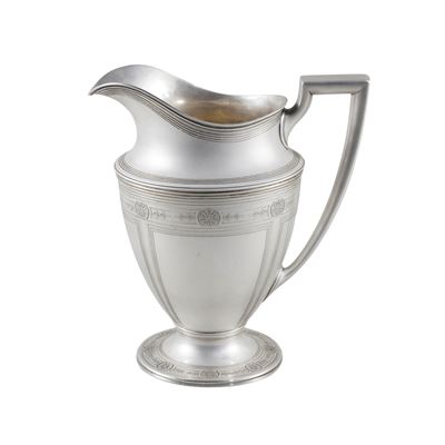 Tiffany & Co., Caraffa in argento e vermeil con manico sagomato