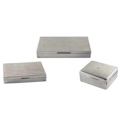 Tre scatole portasigarette, argento e legno (XX secolo)