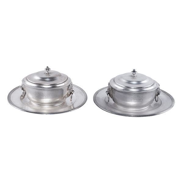 Pair of silver legume dishes with presentoire