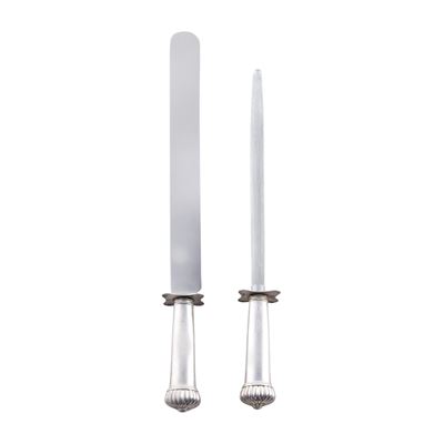 Cesa (orafo), Set da intaglio composto da coltello e affilatore, in acciaio con manici in argento...