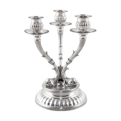 Mario Piffarerio (orafo), Candelabro in argento con base circolare baccellata e bracci a foggia d...