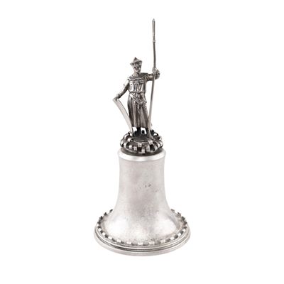 Hanau, Campanello in argento con figura di guerriero medievale
