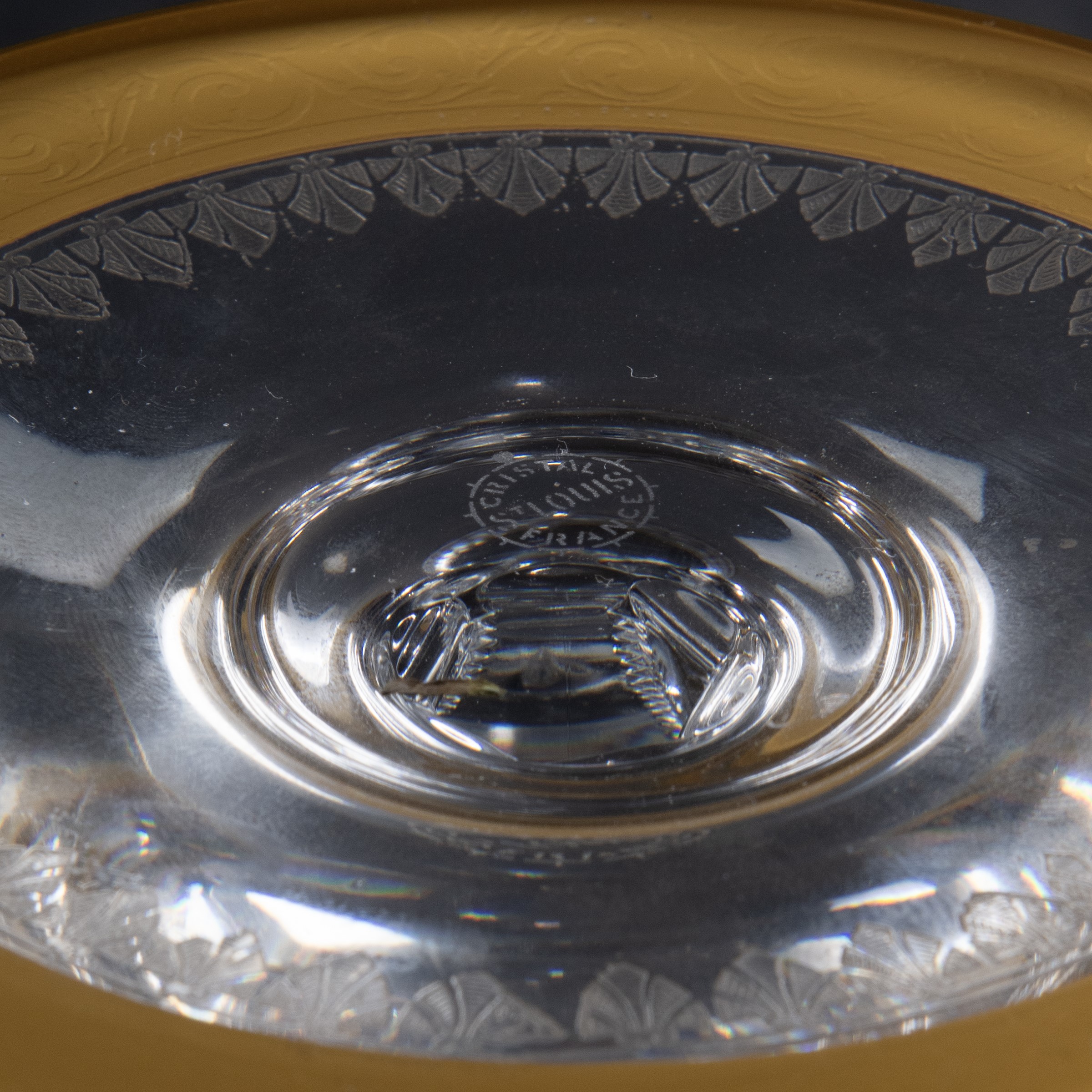 Saint Louis, Alzata in cristallo trasparente e dorato modello "Thistle Gold"