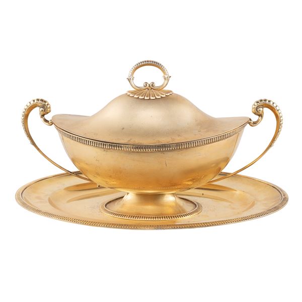 Vermeil soup tureen with presentoire