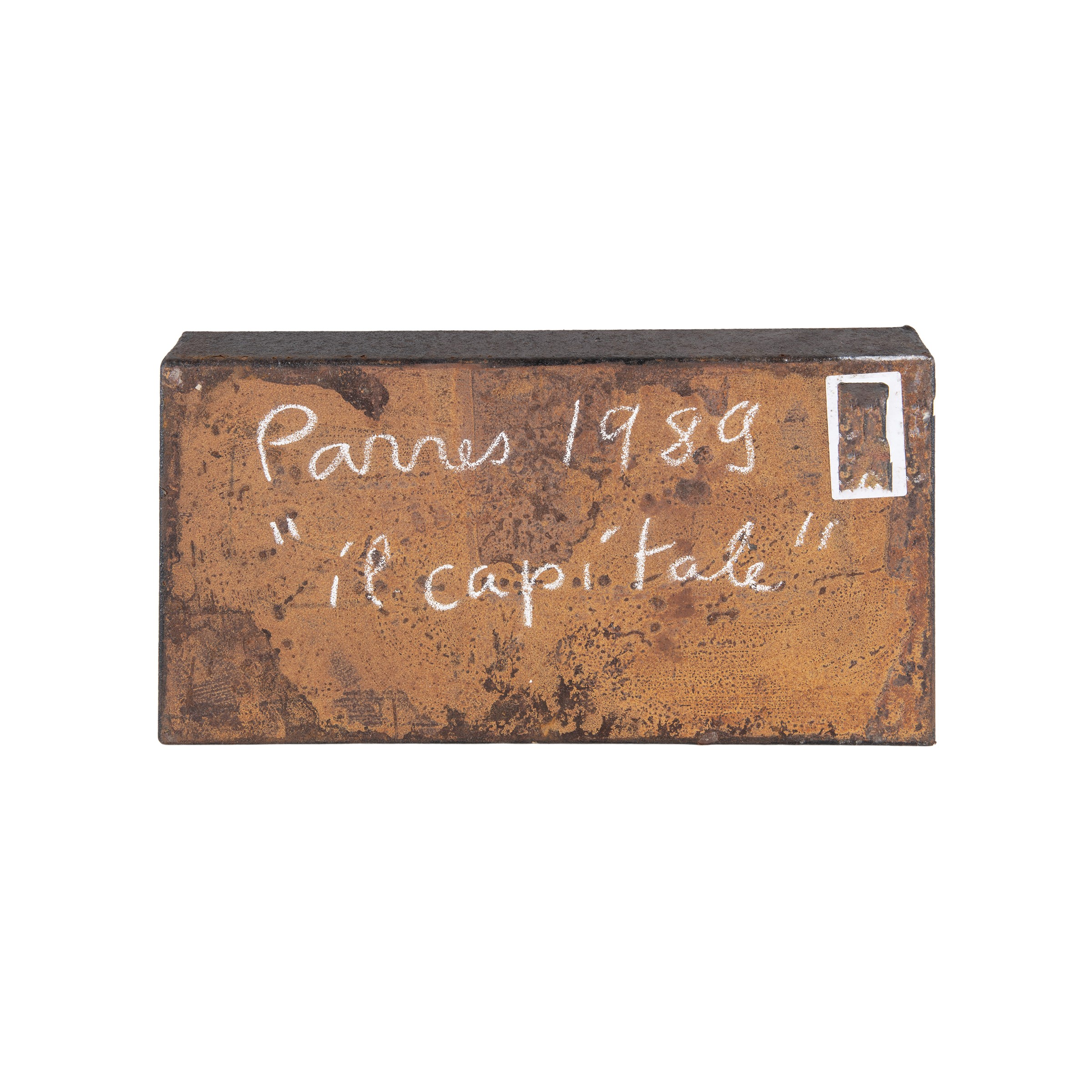 Alberto Parres - Il capitale (assemblage entro scatola in ferro), 1989