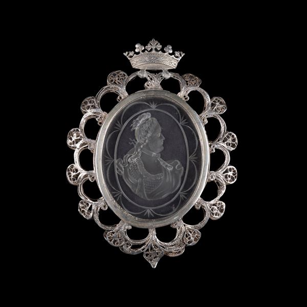 Silver frame with portrait carved on crystal