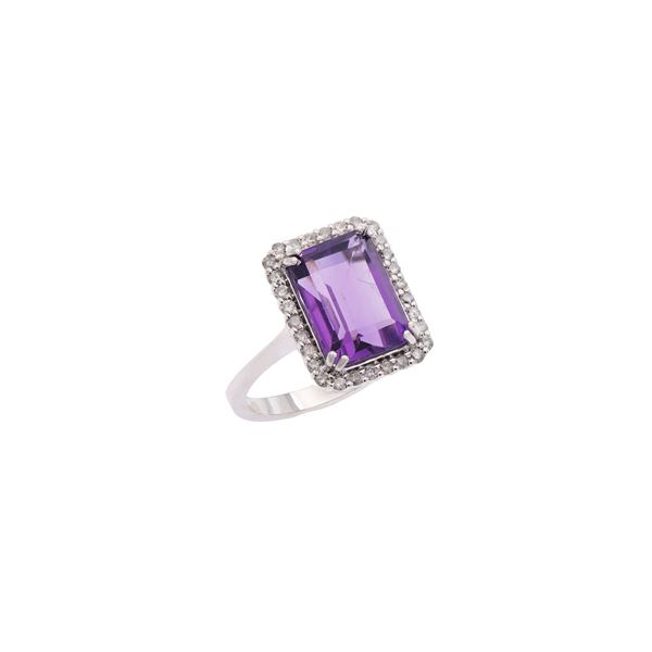 Anello in oro bianco 18kt ametista e diamanti