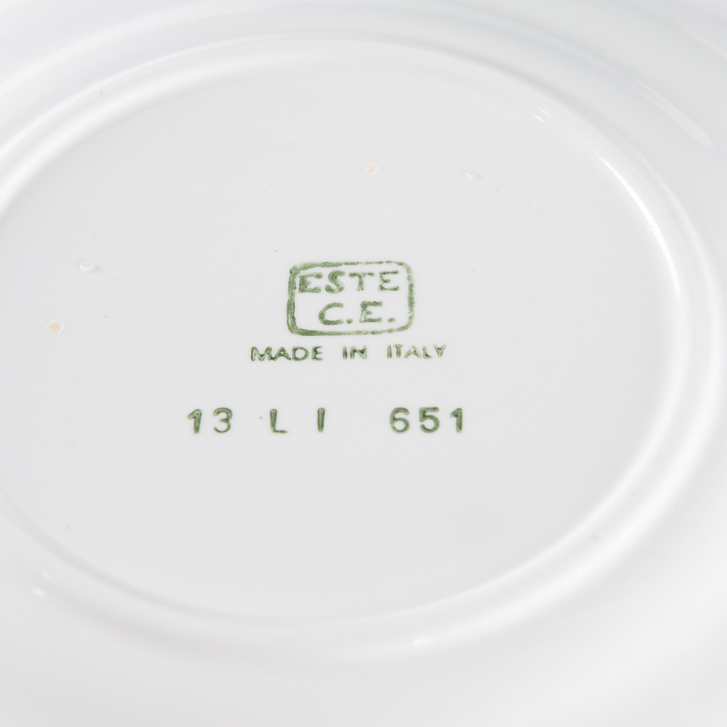 Italia, Ceramiche policrome in stile malachite e lapislazzulo, set da tavola (37 pezzi)