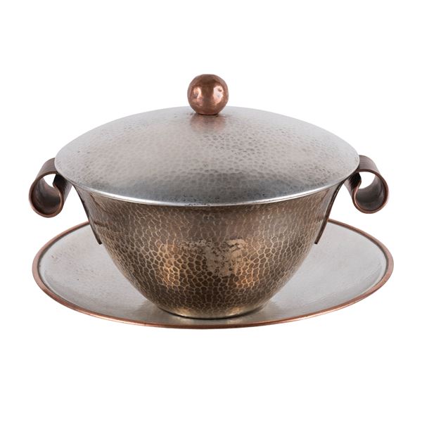 Art Decò silver soup tureen with presentoire