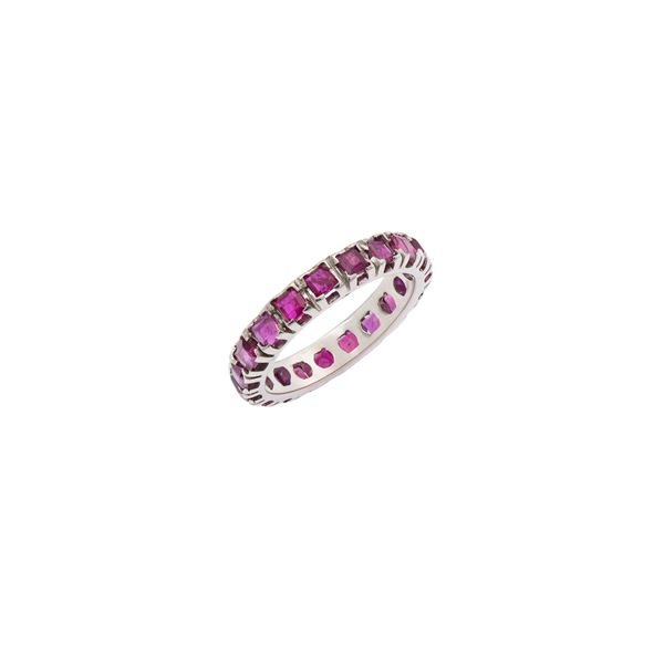 18kt white gold and round rubies ring