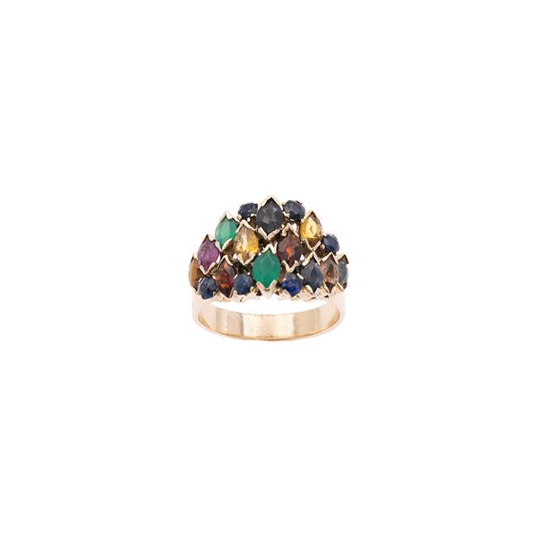 Anello in oro giallo 18kt e pietre taglio navettes