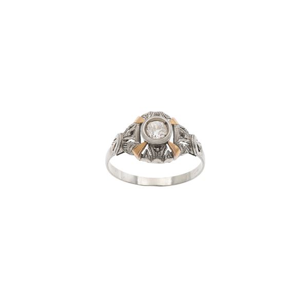 Antico anello in platino e oro rosa 18kt con un diamante