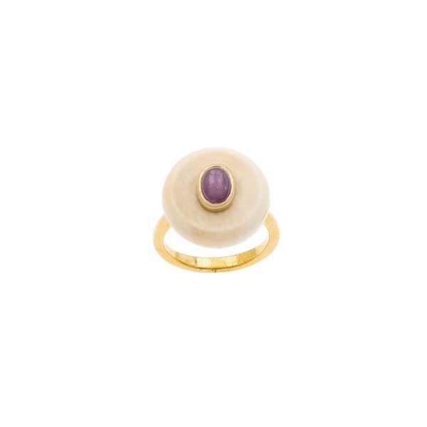 Anello in oro giallo 18kt osso e rubino