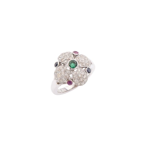 18kt white gold floral motif ring