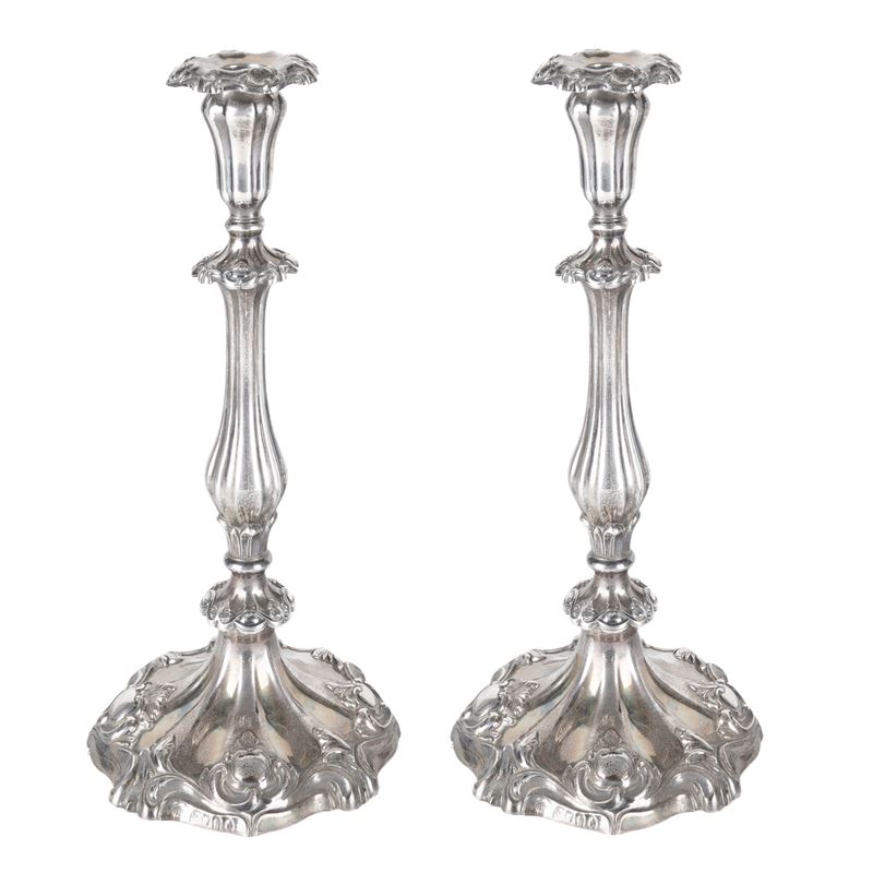 Coppia di candelieri in argento, Londra 1857
