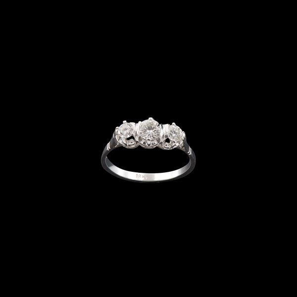 18kt white gold and diamonds trilogy ring
