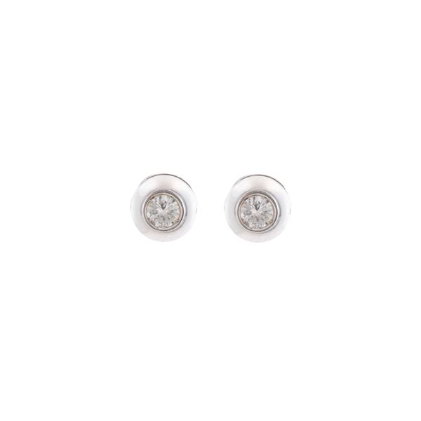 18kt white gold stud earrings with two diamonds