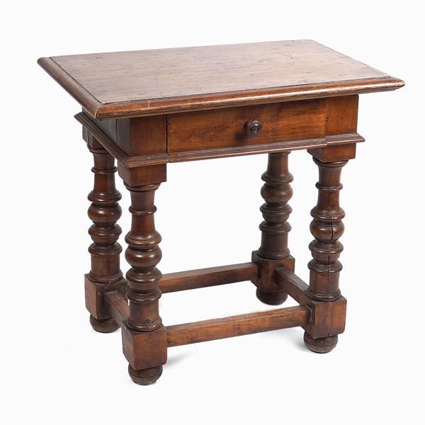 An Italian walnut table  (Bologna, late 17th century)  - Auction Online Christmas Auction - Colasanti Casa d'Aste