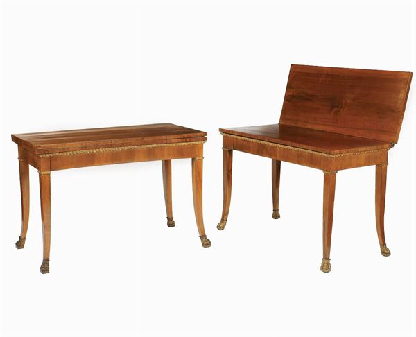 A rare pair of Italian walnut tables  (Tuscany, late 18th century/early 19th century)  - Auction Fine Art from Villa Astor and other private collections - Colasanti Casa d'Aste