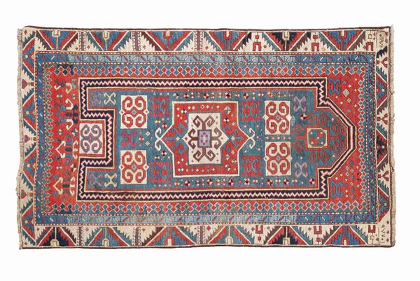 An antique Caucasian carpet  - Auction Online Christmas Auction - Colasanti Casa d'Aste